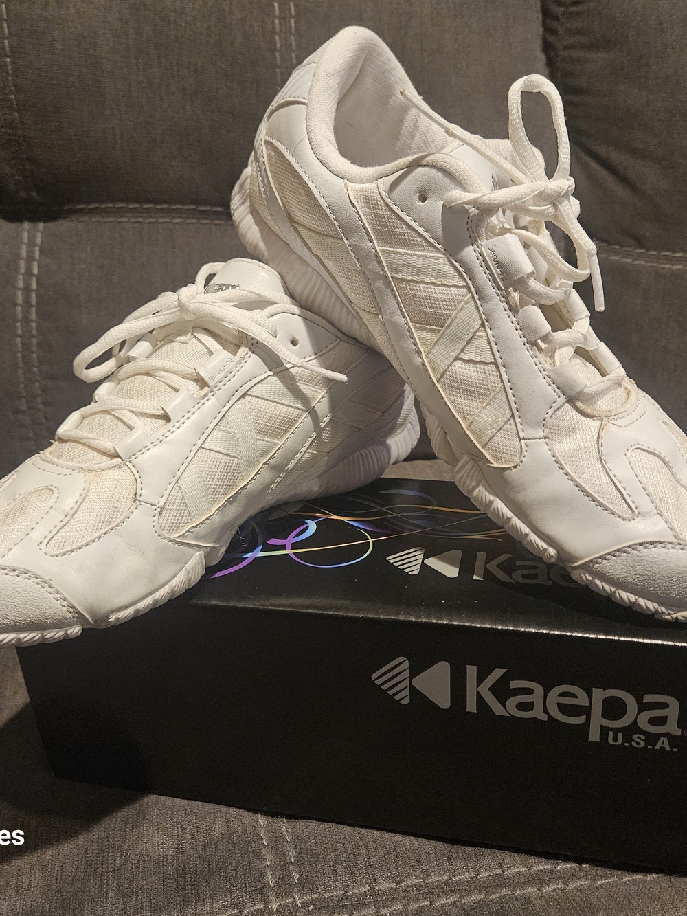 Kaepa Women's SZ 9 White Lace-Up Athletic CHEER Sneakers- EUC!